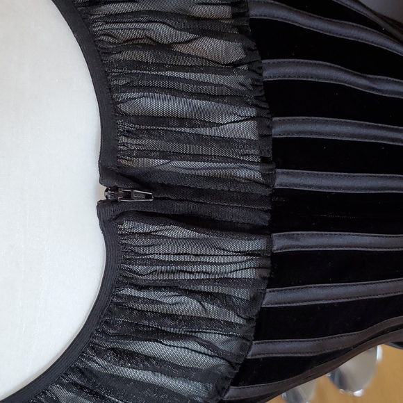 2 pieces suite, size 8. - Picture 7 of 7